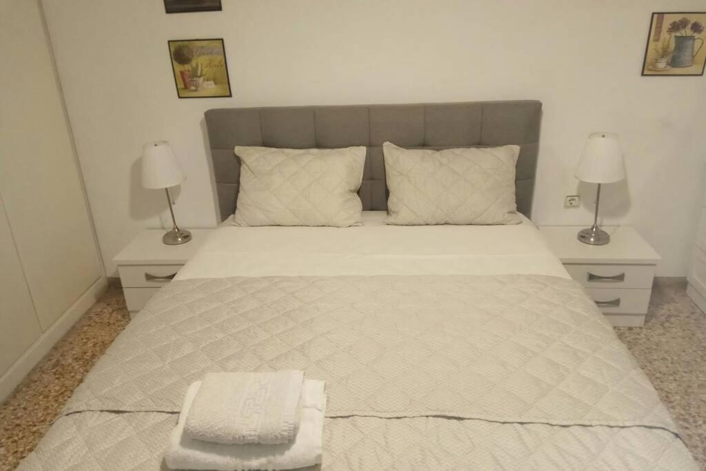 Central Town House 60M2**** El Pireo Exterior foto